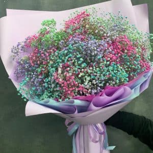 Яркий букет гипсофил